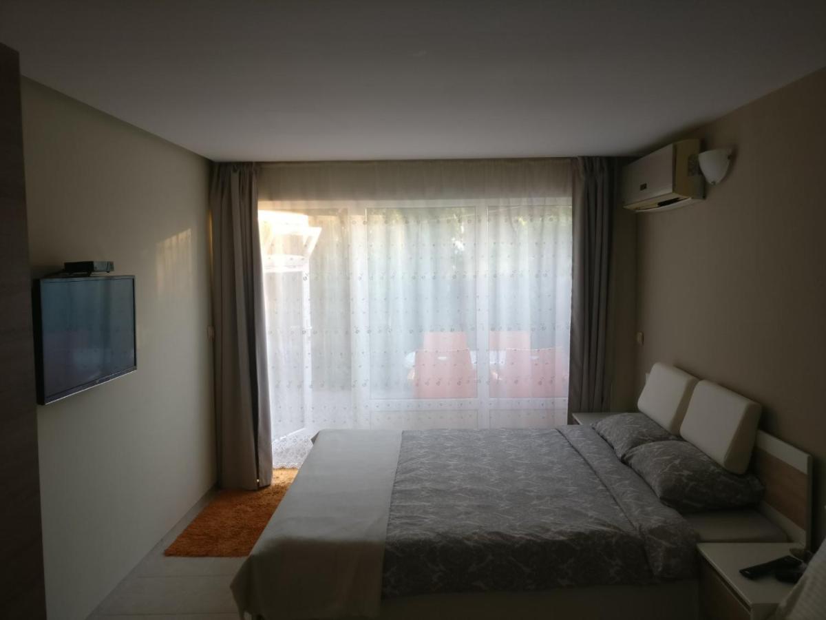 Treti Mart North Apartment Primorsko Exterior photo