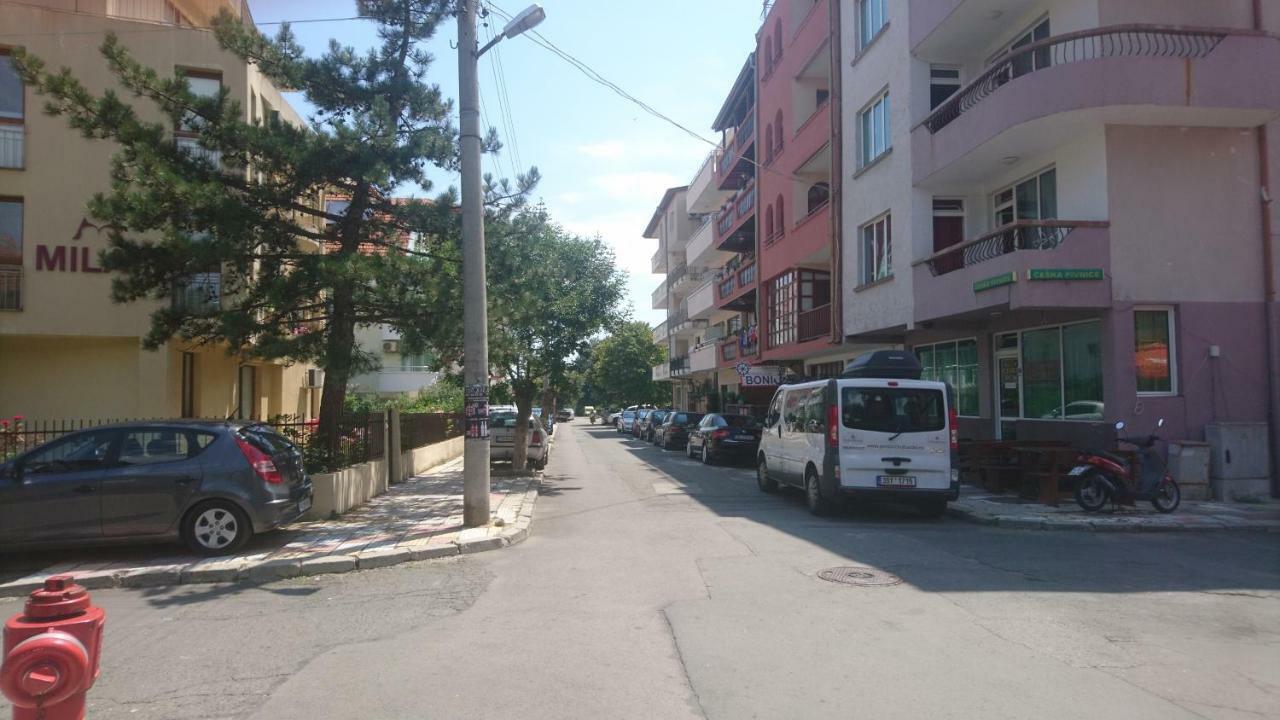 Treti Mart North Apartment Primorsko Exterior photo